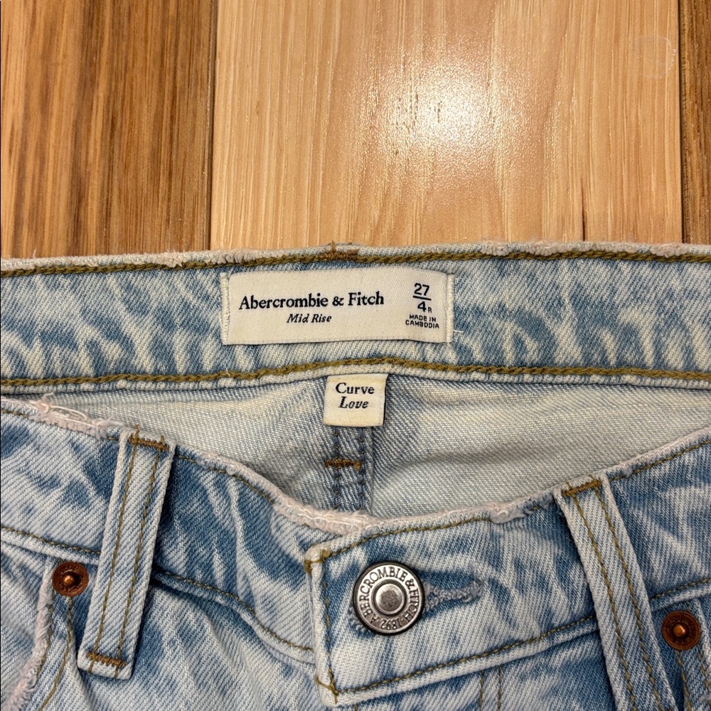 A&F Mid Rise Curve Love Jean - Picture 6 of 8